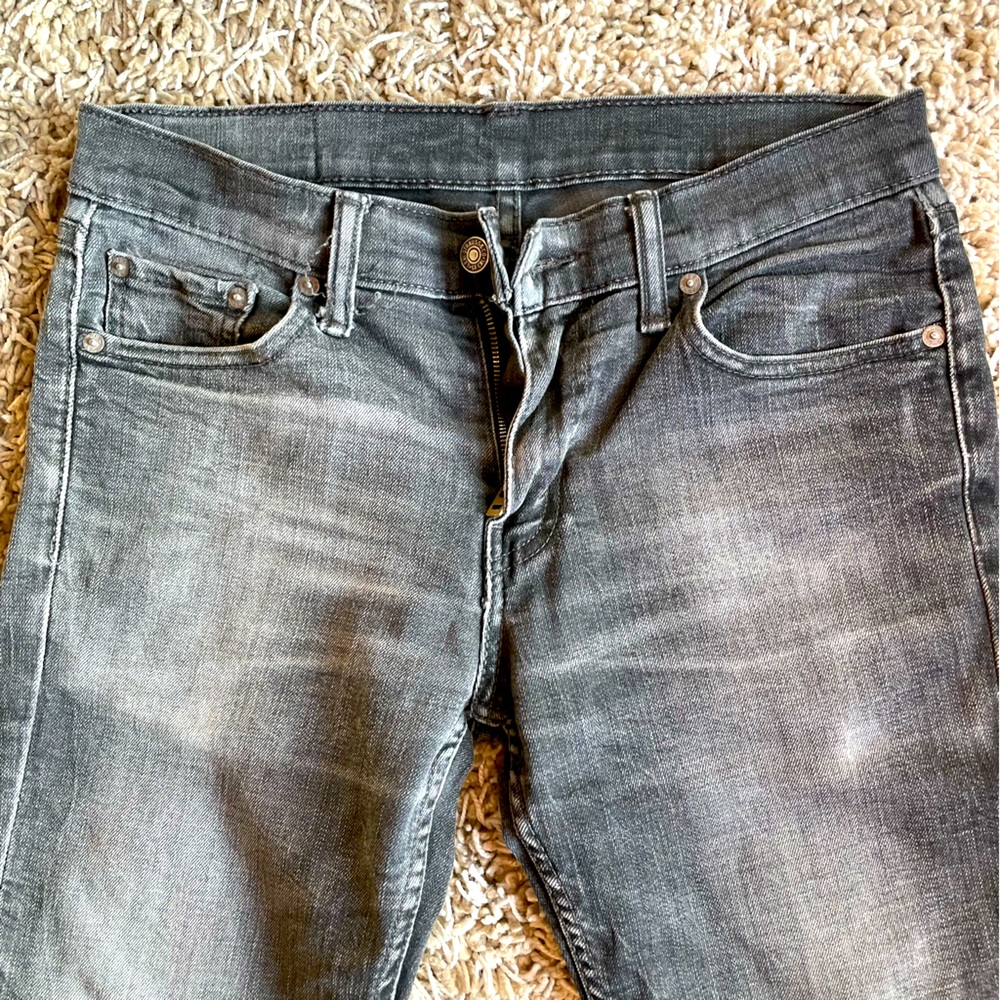 Faded Black Levi’s 511 30/32
